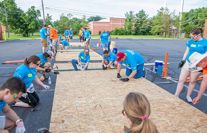 Employees volunteering for American Structurepoint careers.
